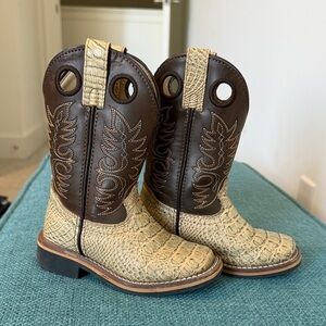 Kids Western Pull-On Cowboy Boots in Ivory and Dark Brown